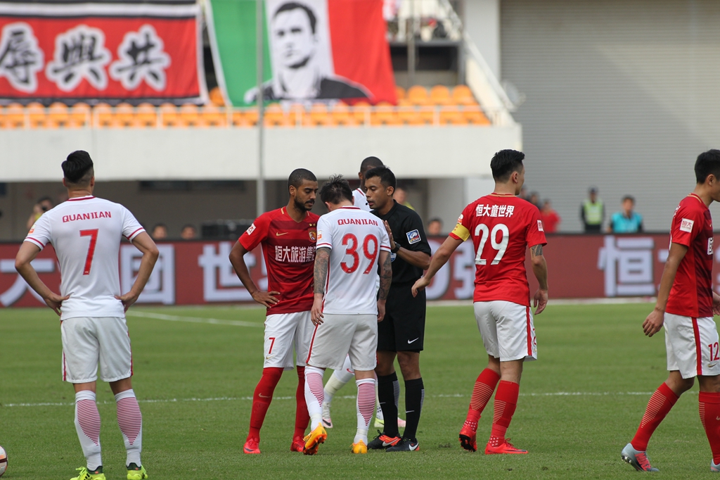 LPL春季赛今日首发名单：stay被换下 xing登场 圣枪哥重返赛场迎战AL